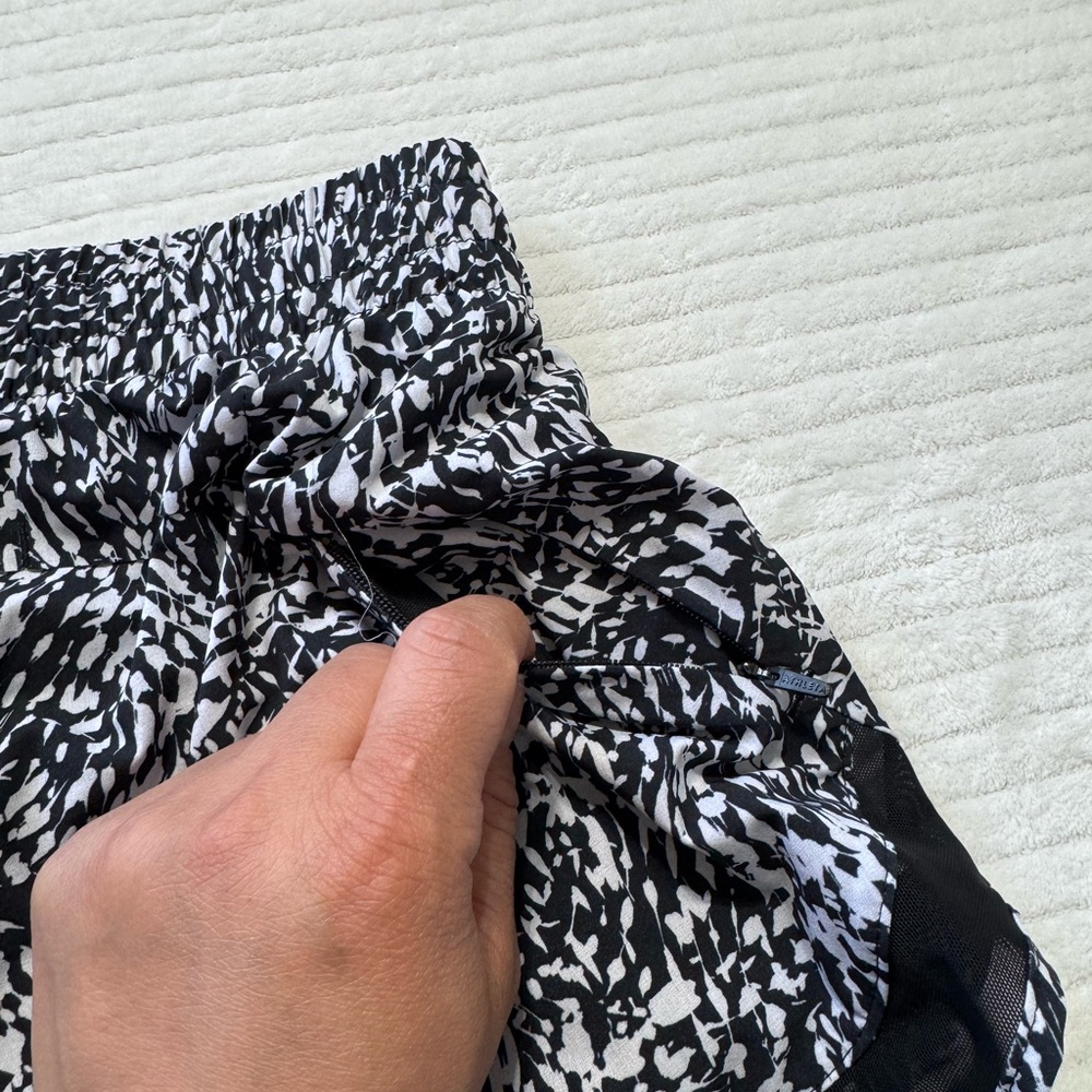 Athleta Black & White Dotted-Print Women’s Athletic Shorts - Picture 4 of 6